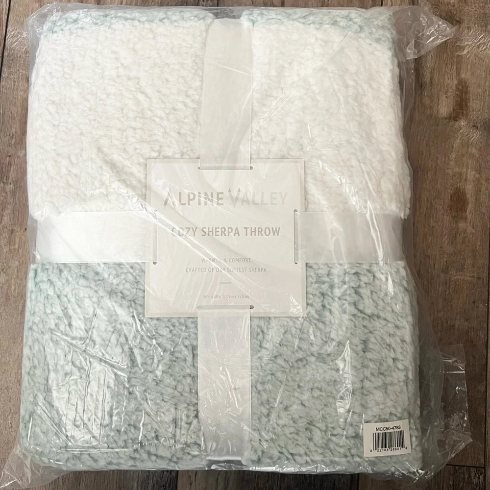 NEW Alpine Valley Cozy Sherpa Throw, 50